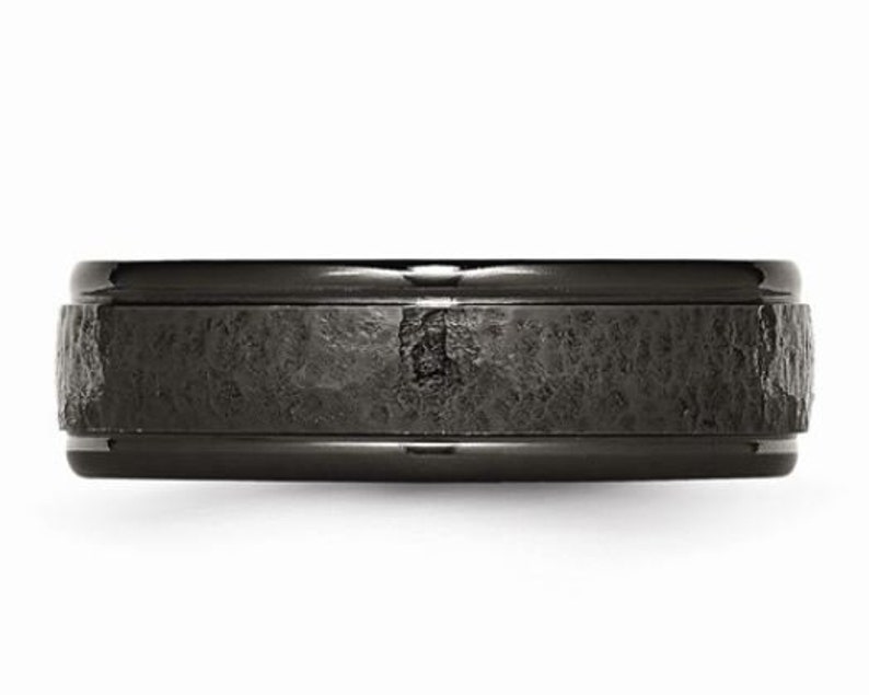 Titanium Black TI Hammered Ridged Edge 7mm Brushed Band
