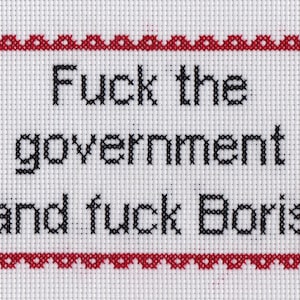 Vossi Bop, inspiré de Stormzy, baise le gouvernement et baise Boris Broderie au point de croix image 1