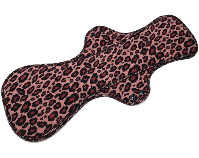 Cloth Pad Extra Large Heavy Flow Pad Reusable Menstrual Pad Overnight Leakproof Cloth Pad for Women Heavy Flow Pad Postpartum Leopard Print