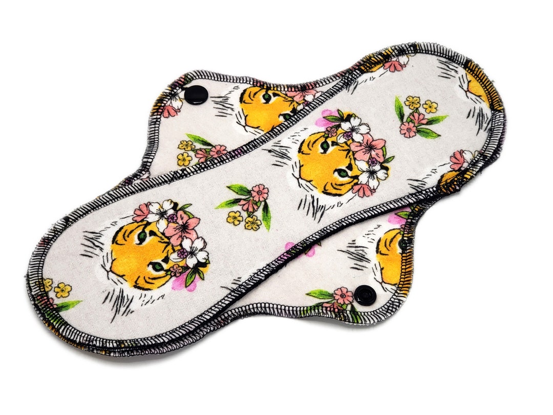 Reusable Menstrual Cotton Flannel Cloth Pad, Soft and Leakproof