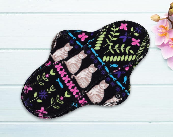 Reusable Cloth Pad - Midi Pad For Regular Flow - Cotton Flannel - 8″ to 14″ - Cats In Line