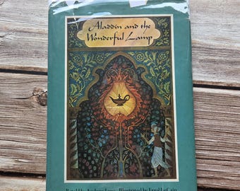 Aladino y la lámpara maravillosa. Adaptación de Andrew Lang. Escrita por Errol Le Cain. Primera edición en tapa dura de 1981. Ver notas sobre el estado.