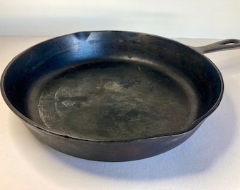 Vintage Cast Iron Skillet, Deep Pan, 10.5" Double Pour Spouts