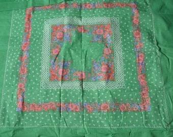 Tecido vintage dos anos 70 em algodão voile verde com borda floral rosa coral para vestidos, caftãs, saias, roupas de cama, toalhas de mesa e cortinas. 5,7 jardas.
