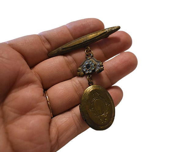 Antique Locket Brooch Art Nouveau Carved Brass Bl… - image 4