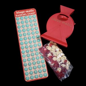 Juego de bingo antiguo, años 50, tarjeta de bingo-matic, piezas de plástico de celuloide, dispensador de números de tarjeta bancaria, decoración de habitación, objetos coleccionables