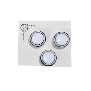vintage des années 40 boutons blanc verre de lait bordé en dents de scie peint noir robe chemisier 3 boutons sur carte 18 mm