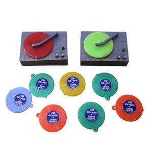 Vintage Mini-Schallplatten Hongkong Be-Bop Lissabon Antigua Pop Art Neuheit Miniatur-LP-Player aus Kunststoff Puppenhaus Tortendekoration Zubehör