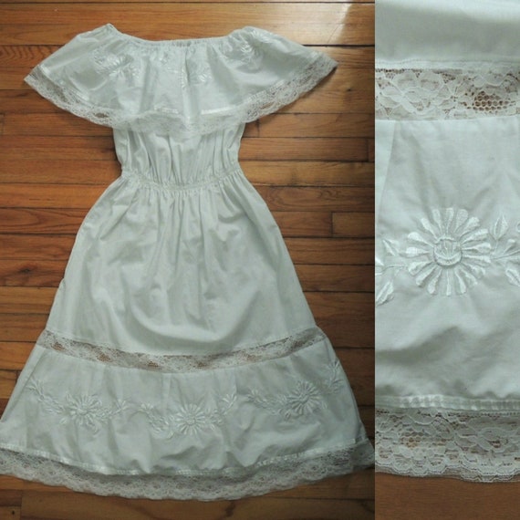 Vintage 70s Dress / Mexican Bohemian Embroidered W