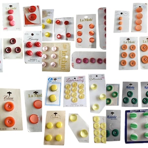 Lote de botões vintage anos 50, 60, 70, arco-íris Le Chic Lansing La Mode Streamline, colorido, Lucite Moonstone Glow, plástico MOD, estoque morto, 33 cartas