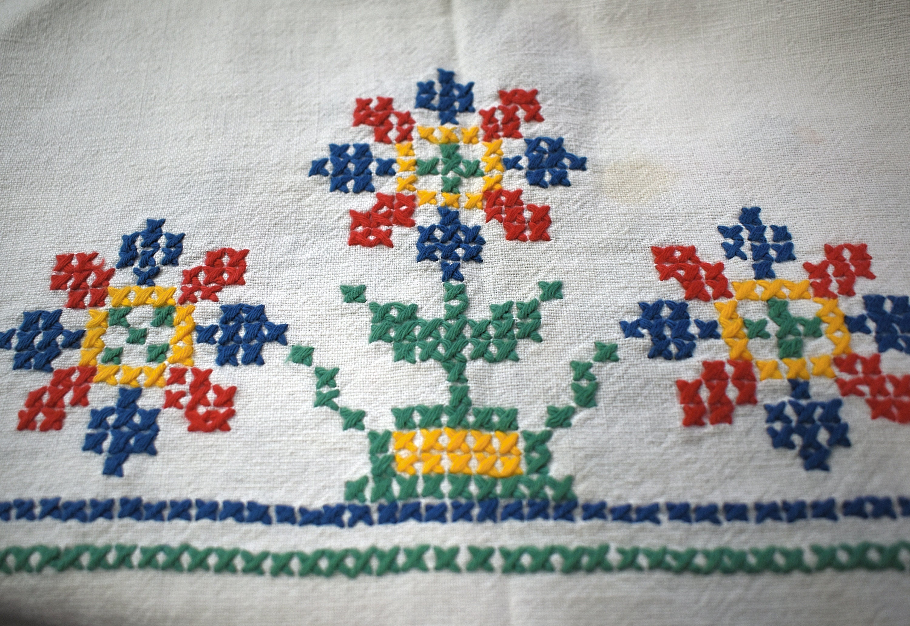 トップス Vintage embroidery tablecloth shirts Reworked Vintage Tablecloth Shirt With Hand Embroidery and