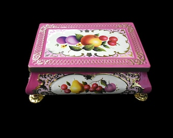 Holland vintage】アンティーク 花 ラウンド エンボス缶 ① Holland