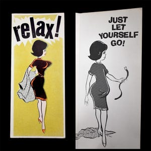 Cartão vintage dos anos 60, mulher curvilínea e peituda, novidade, veludo flocado, relaxe, deixe-se levar, anúncio de gravidez, maternidade, sem envelope