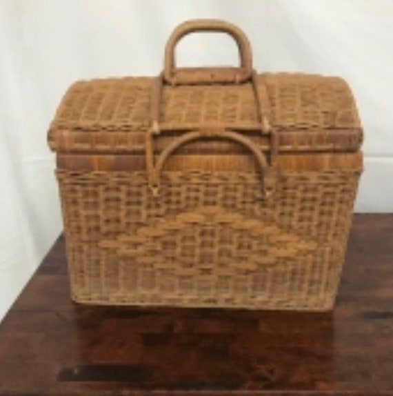 Vintage Wicker Picnic Basket