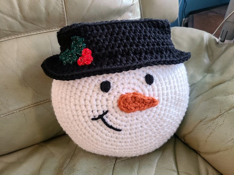 Snowman Pillow PDF Crochet Pattern INSTANT DOWNLOAD image 1