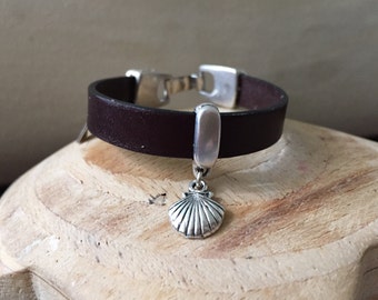 Camino de Santiago. Leather bracelet. Dark brown