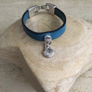 Camino de Santiago. Leather bracelet with charm