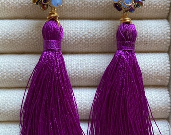 Boucles d’oreilles Tassel.  Boucles d’oreilles remplies d’or. Boucles d’oreilles en perles. Boucles d’oreilles Fuchsia