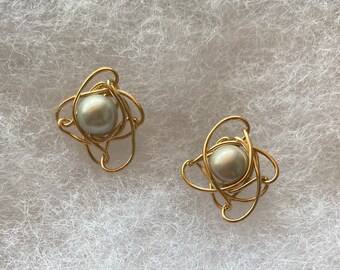 Gold filled wire wrapped.  Pearl earrings.  Handmade earrings   Pearl earrings