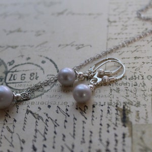 Sterling Silver Swarovski Crystal pearl necklace and earrings set (Dove Grey)