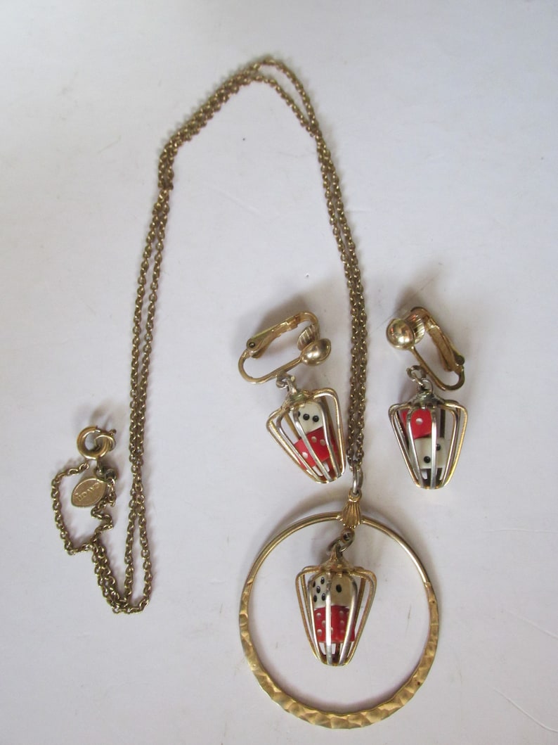 See Description for Measurements Retro AVON Dangling DICE Pendant Necklace /& Clip On EARRINGS Set 1960/'s Collectible for the Big Roller