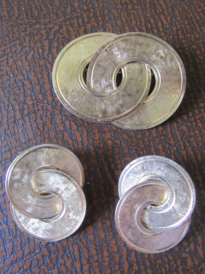 Rare 1940/'s NAPIER BROOCHEARRING Set Sterling Gold Plated Interlocked Circles wTextured Surface Collectible Mid Century Flair