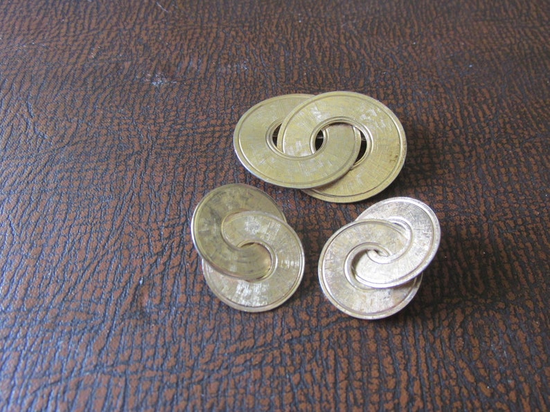 Rare 1940/'s NAPIER BROOCHEARRING Set Sterling Gold Plated Interlocked Circles wTextured Surface Collectible Mid Century Flair
