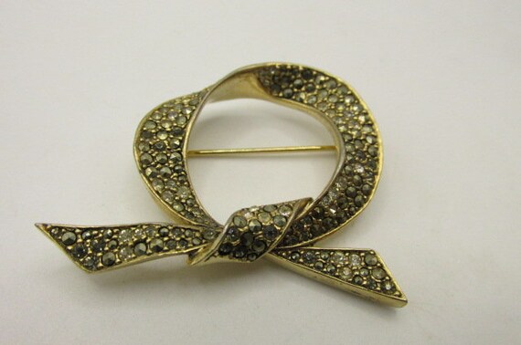 Les bernard inc. brooch/ - Gem