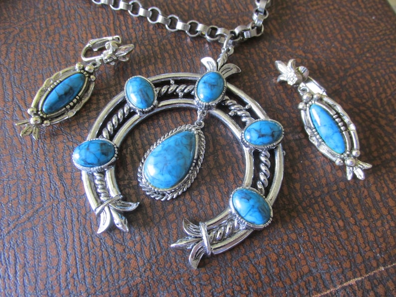 Vintage ART Signed SQUASH BLOSSOM Set Necklace /& Clip On Earrings Silver Plated Setting Turquoise Cabochon Wonderful Condition Circa 1970/'s