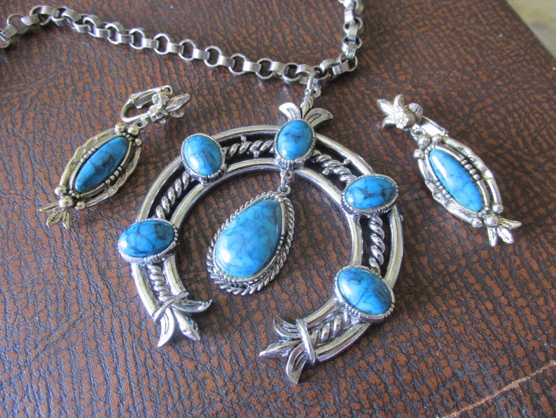 Vintage ART Signed SQUASH BLOSSOM Set Necklace /& Clip On Earrings Silver Plated Setting Turquoise Cabochon Wonderful Condition Circa 1970/'s