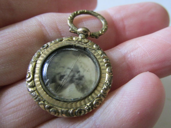 Antique IN MEMORY Of Mourning Keepsake or FOB Gol… - image 3