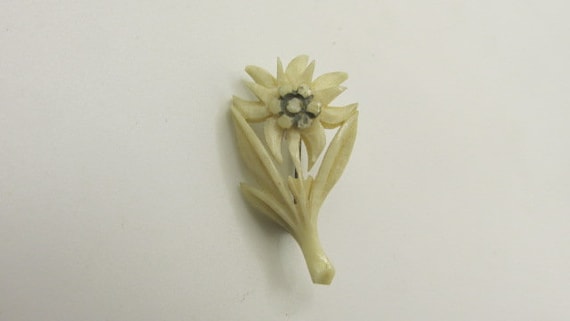 FRENCH BONE Edelweiss BROOCH 1920's Acces Lapel S… - image 1