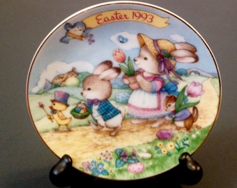 1993 Easter Parade Avon plate collectible, 5" porcelain, 22K trim