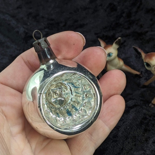 Small Silver Indent Ornament w/ Blue Interior Accent, Vintage Mercury Glass Baubles Detailed and Delicate White Christmas Glass Ball