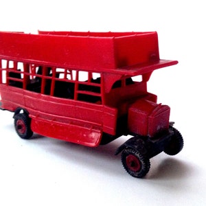 double red bus plastic toy; autobus 1925; 1/86