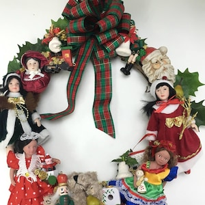 Vintage Doll & Toy Christmas Wreath: Whimsical Holiday Decor (14 inch)
