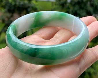 龍の彫刻が施された翡翠のバングル 57.85 mm ホワイト バイカラー
