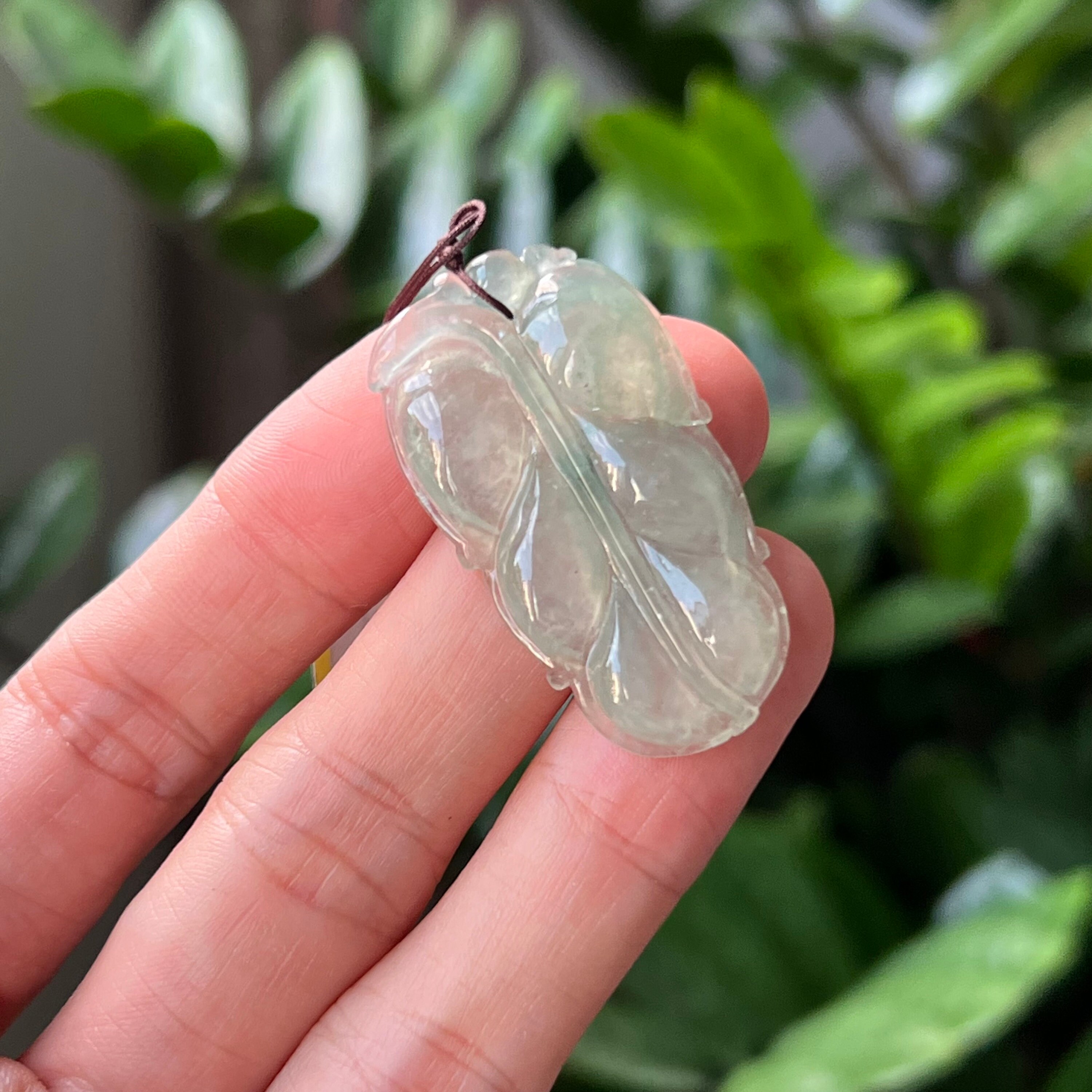 ICY リーフ ジェイド ペンダント 非常に透明で淡い青みがかった