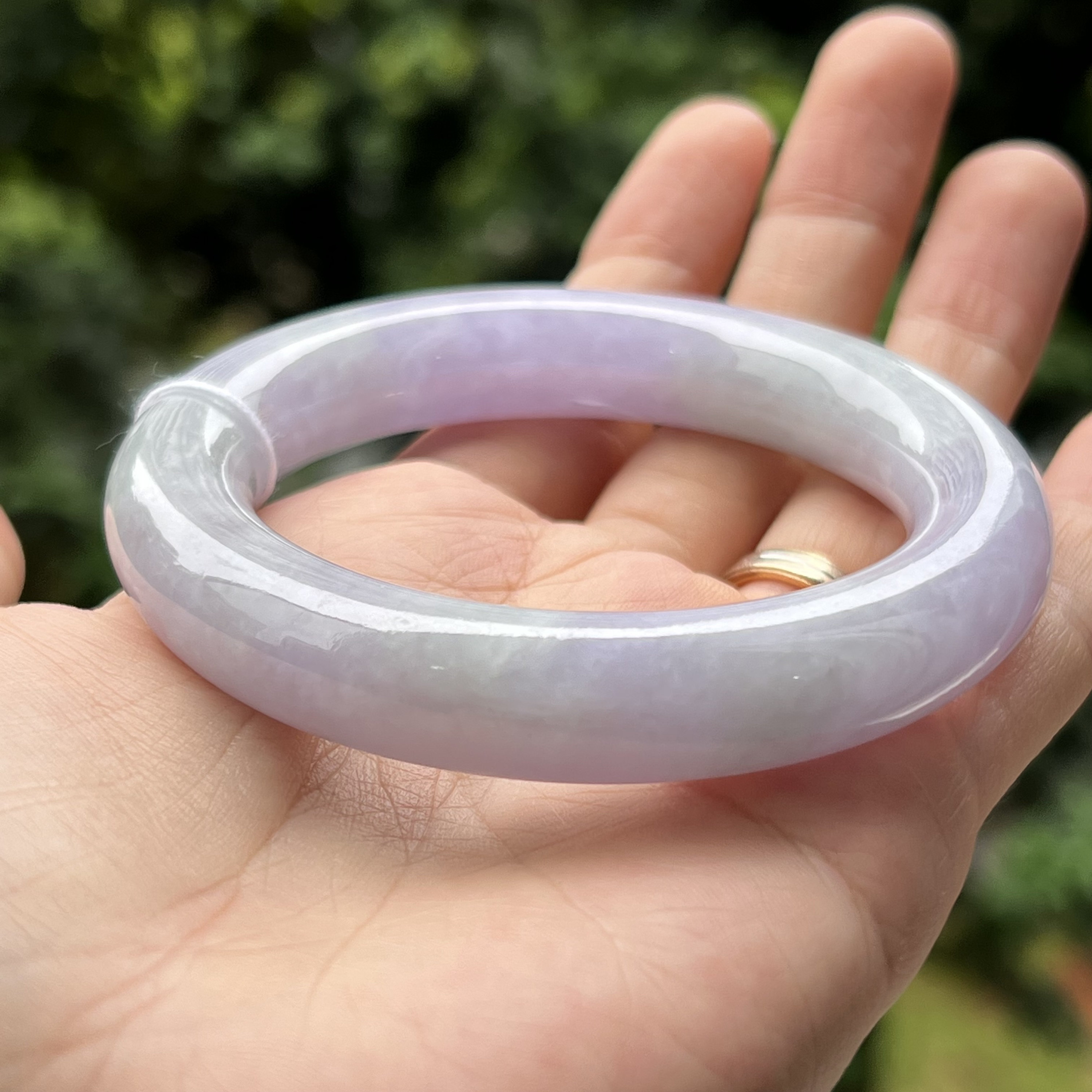 翡翠バングル 56.6 mm (2.23