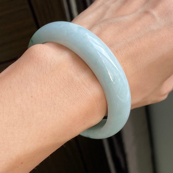 翡翠のバングル、パールまでめて 59 mm 翡翠バングル ミルキーグリーン トリコロール グレードA 翡翠