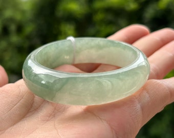 51.93mm Oval Jade Bangle Translúcido Verde Azulado Verde Azulado y Verde Tenue Grado A Jadeíta MB1LL3O (Jade Birmano)