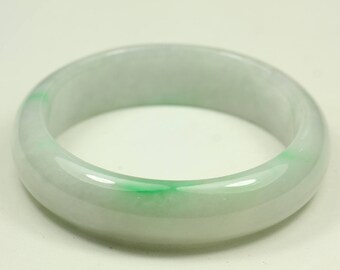 天然翡翠バングル - 58.84 mm オフホワイトと鮮やかなグリーン