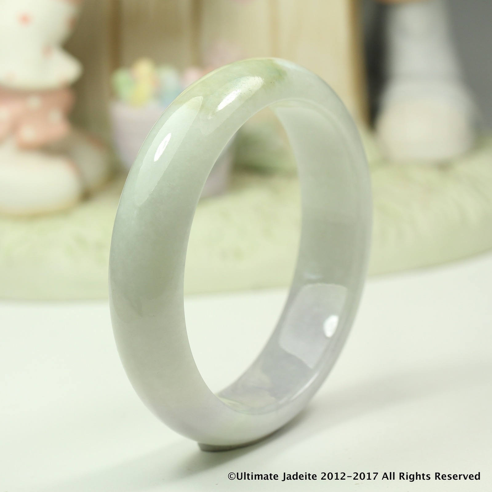 ジェダイト 翡翠バングル - 58.24 mm 淡いラベンダーとグリーン