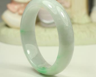 天然翡翠バングル - 58.84 mm オフホワイトと鮮やかなグリーン