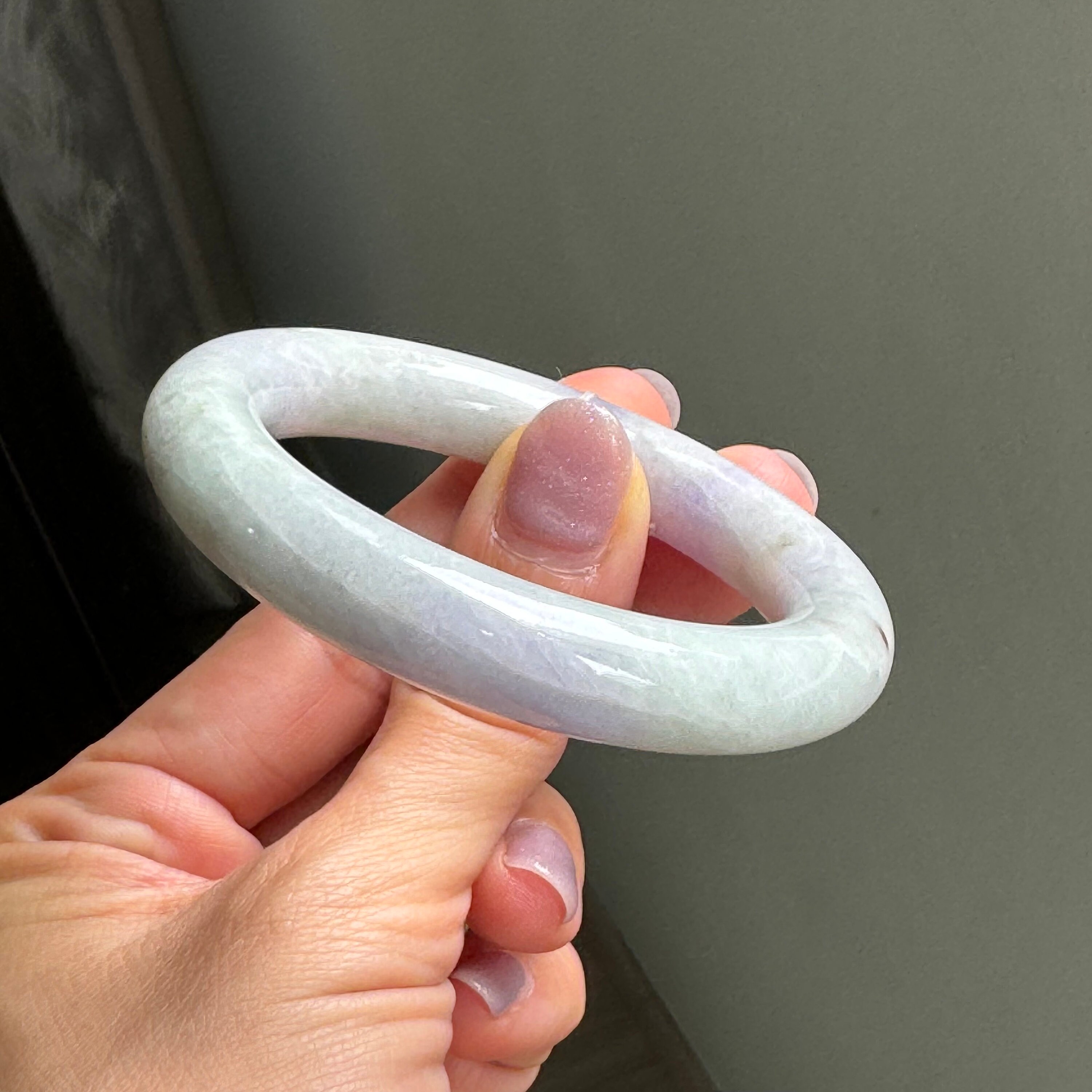 ラウンド 50.6 mm 翡翠バングル ビビッド ラベンダー グレード A 翡翠
