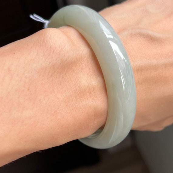 翡翠バングルブレスレット - 58.88 mm 均一な淡いグリーングレー