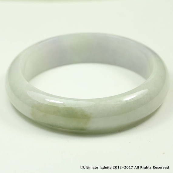 ジェダイト 翡翠バングル - 58.24 mm 淡いラベンダーとグリーン