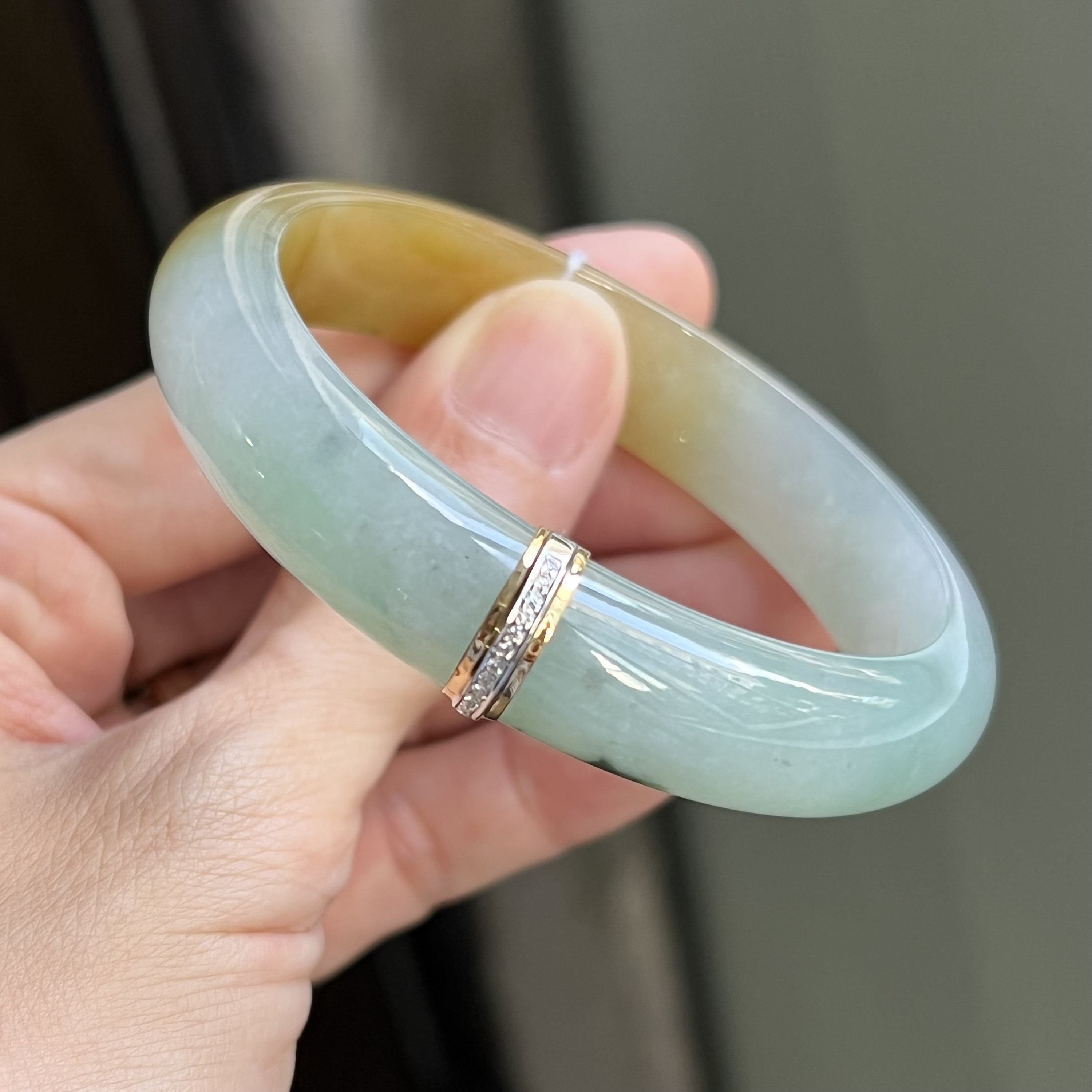 翡翠バングル【SPELLBOUND】57.5mm 97382 | 翡翠専門店 ジョイテック