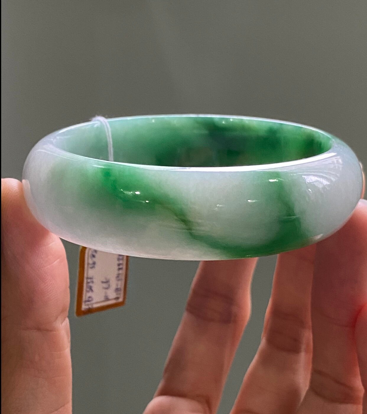 認定 58.95 mm ミャンマー翡翠バングル ビビッドグリーン バイカラー