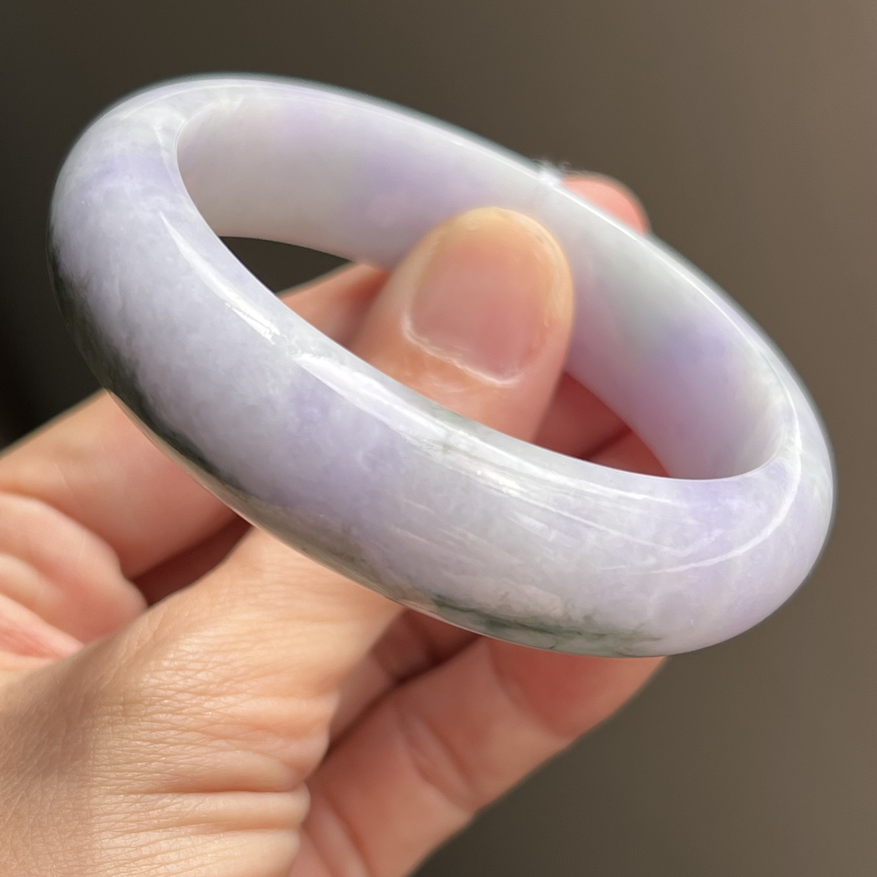 翡翠　ジェイド　バングル　ラベンダー　内径約58.5 53.5 mm 翡翠バングル ラベンダー トリカラー グレード A